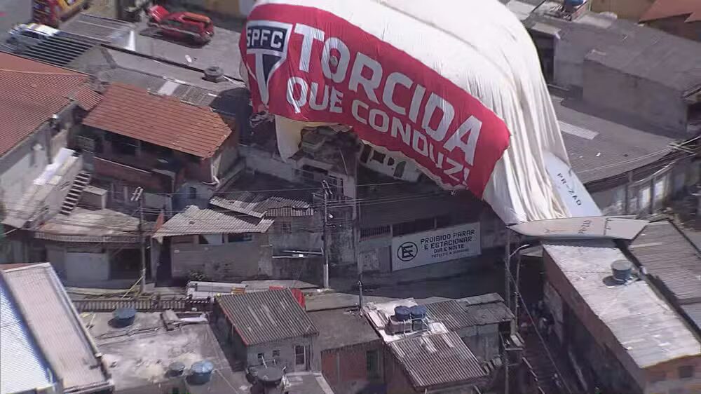 Dirigivel do São Paulo cai em Osasco-SP - Foto reprodução TV Globo