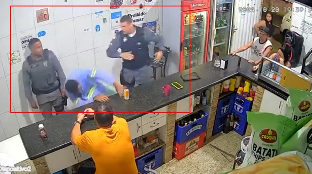 Dura de policial em homem acusado de bater na mãe no Espírito Santo viraliza nas redes sociais