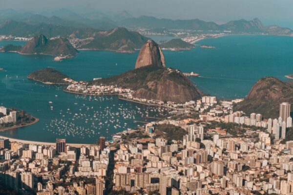 Eduardo Paes sanciona lei e cria Bairro Argentino, o menor do Rio de Janeiro.jpg