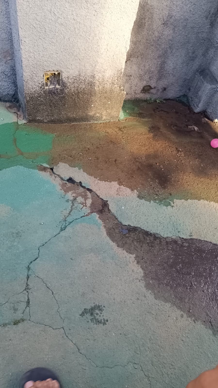 Escola de São Geraldo em Nova Friburgo teria grande vazamento de esgoto (1)