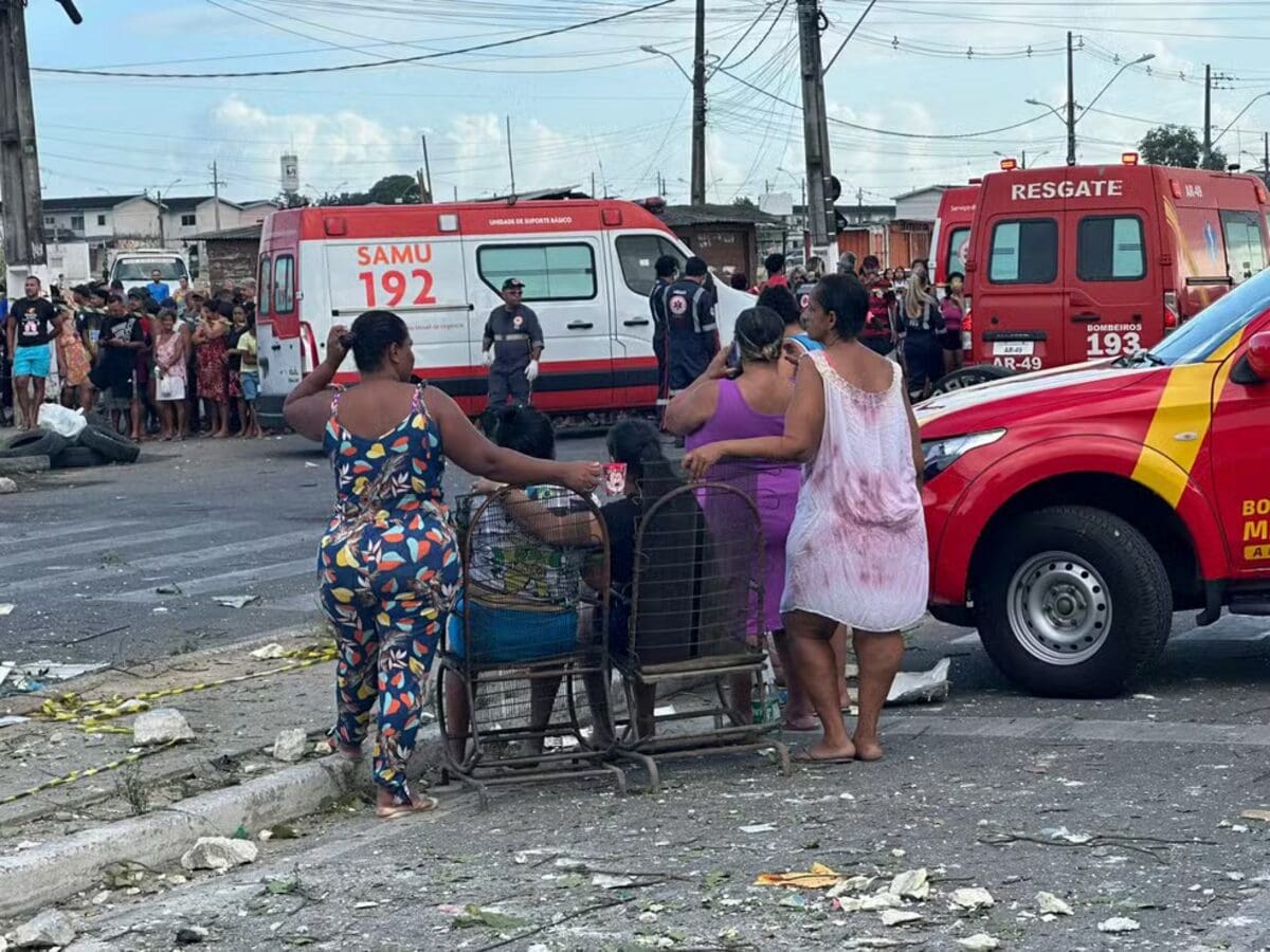 Explosão destrói prédio em Maceió — Foto Nick Marone - TV Gazeta de Alagoas (1)
