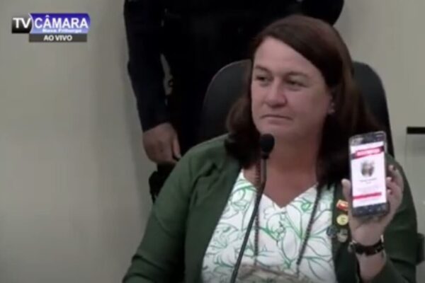 Vereadora Priscilla Pitta comunica aos colegas de desaparecimento de sua familiar