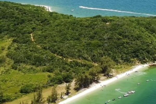 Fazenda Roberto Marinho é um paraíso de águas cristalinas em São Pedro da Aldeia, no Estado do Rio de Janeiro