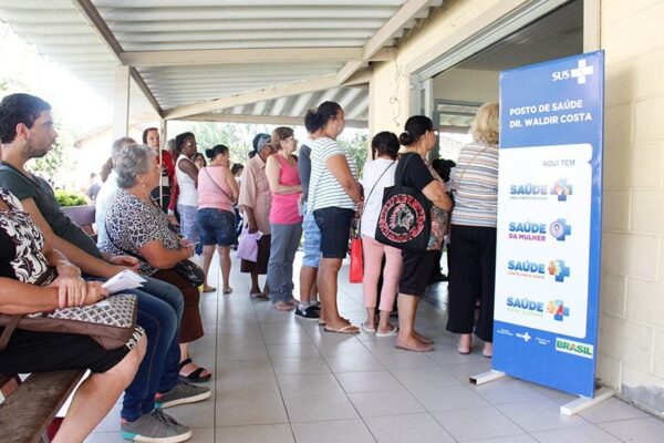 Fila para atendimento em unidade de Saúde de Nova Friburgo