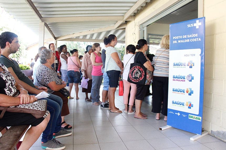 Fila para atendimento em unidade de Saúde de Nova Friburgo