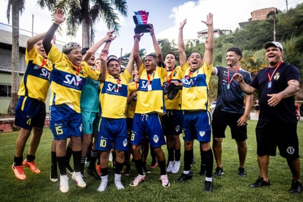 Friburgo Sporting é bicampeão do Intermunicipal Sub-17 após decisão emocionante nos pênaltis
