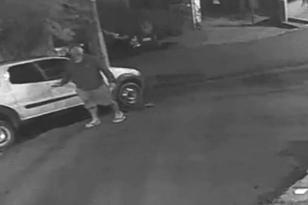 Homem furta carro em Nova Friburgo