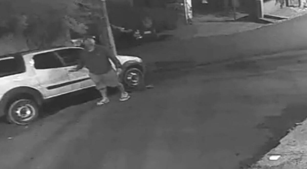Homem furta carro em Nova Friburgo