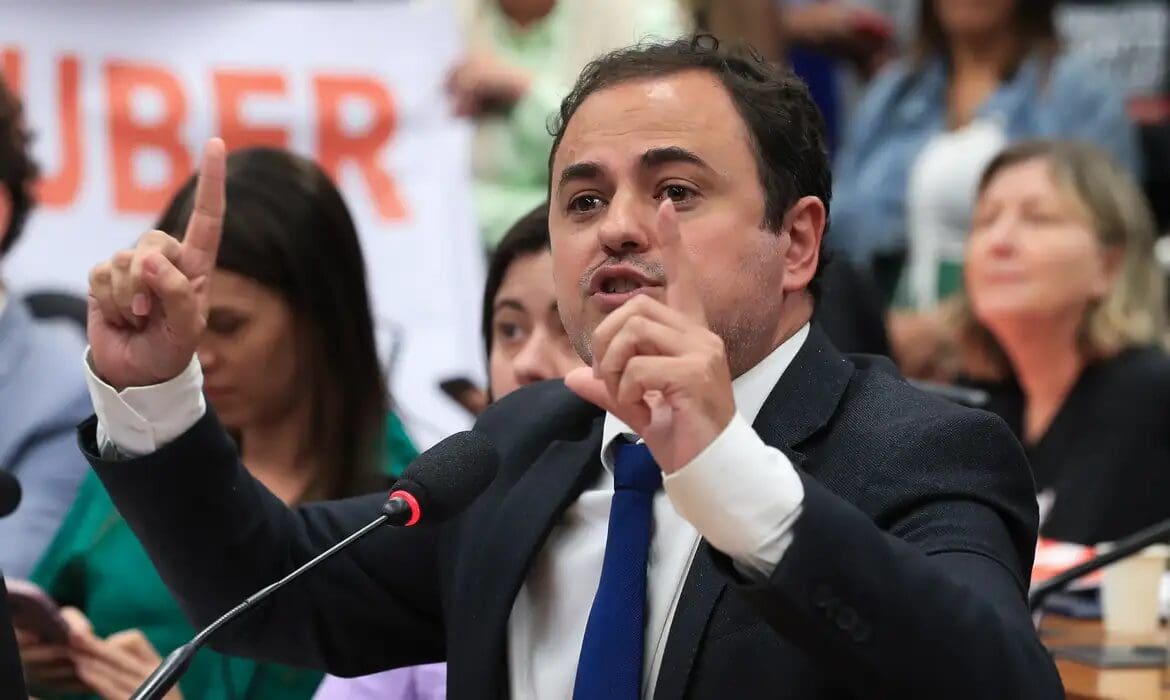 Glauber Braga acusa Lira de manipular votação para tirar seu mandato