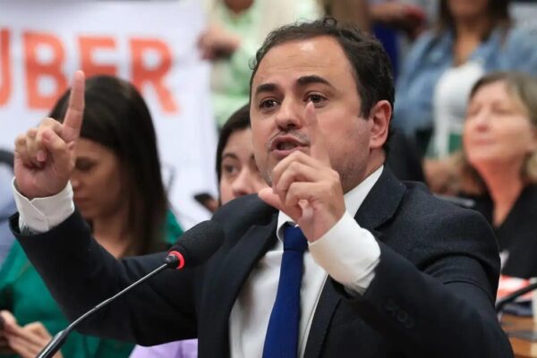 Glauber Braga acusa Lira de conspirar em favor da cassação do seu mandato - Lula Marque Agência Brasil
