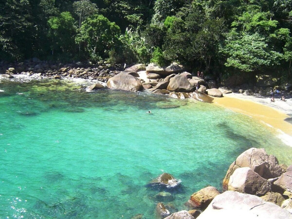 Gruta do Acaiá, em Ilha Grande, Angra dos Reis é um dos paraísos de águas cristalinas e calmas, do Estado do Rio de Janeiro (1)