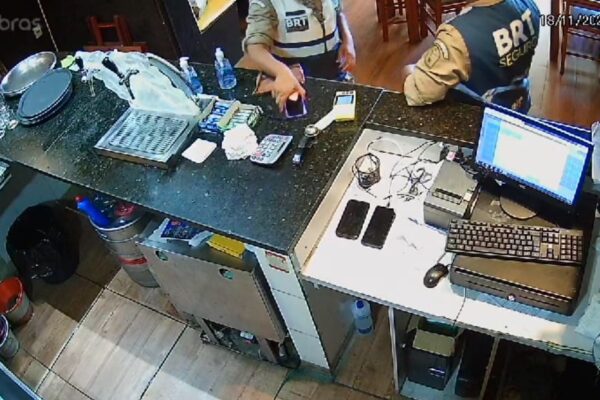 Guarda Municipal é acusada de furtar celular mas se explica ao afirmar que foi engano