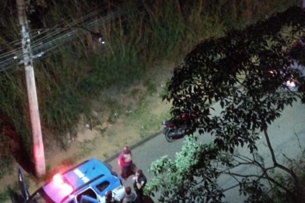 Homem é cercado e preso por popular após atear fogo em mata de Nova Friburgo