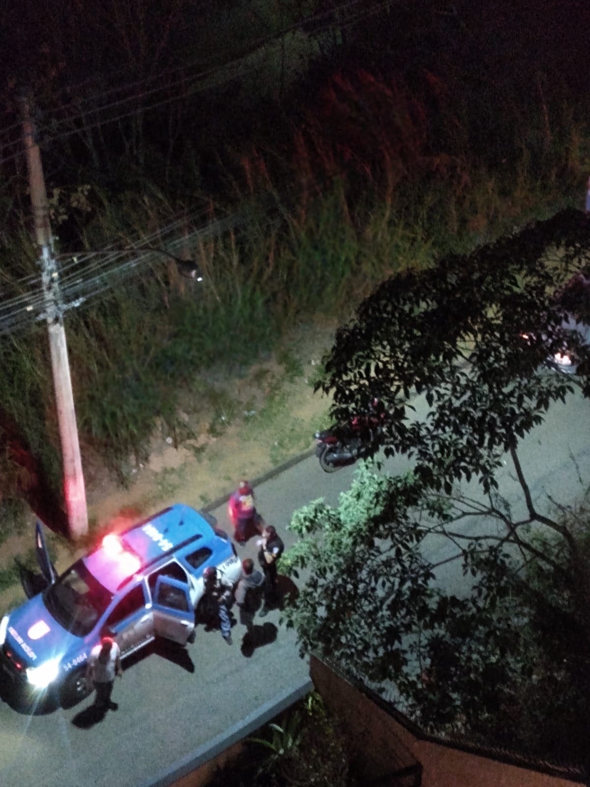 Homem é cercado e preso por popular após atear fogo em mata de Nova Friburgo