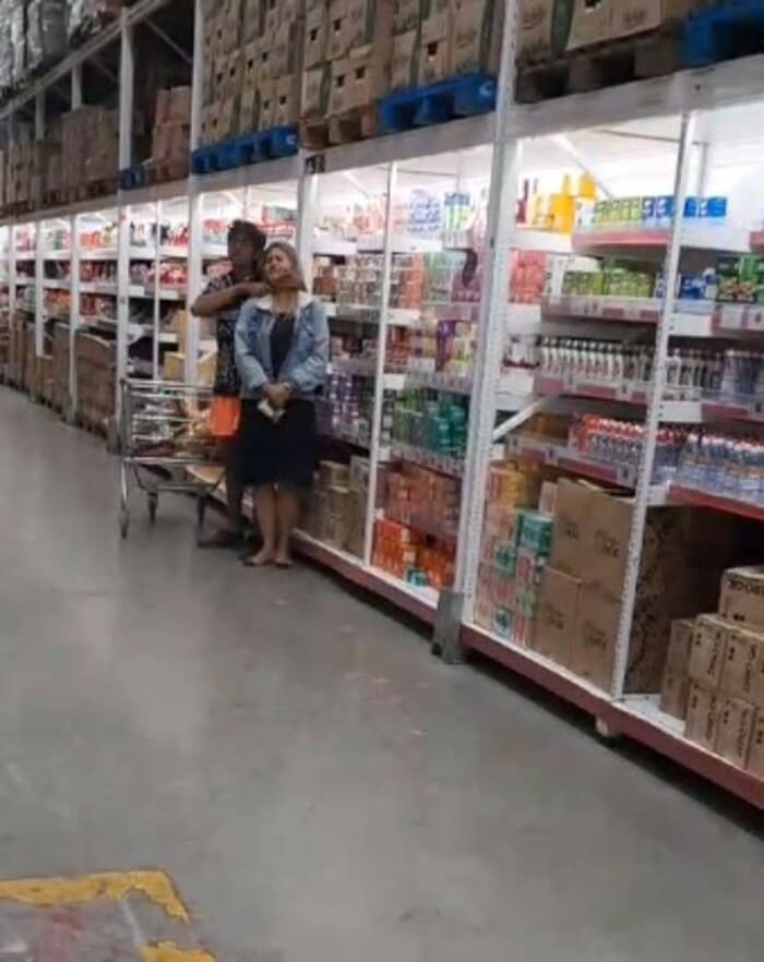 Homem invade supermercado e faz mulher de refém no Rio de Janeiro