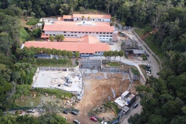 Hospital do Câncer de Nova Friburgo tem novo prazo para ser entregue - Governo em dividas de mais de R$ 1 bilhão com municipios
