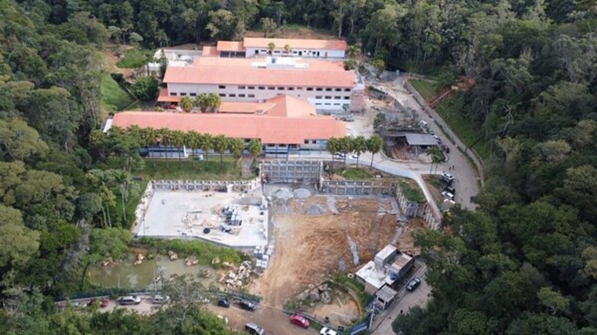Hospital do Câncer de Nova Friburgo tem novo prazo para ser entregue - Governo em dividas de mais de R$ 1 bilhão com municipios