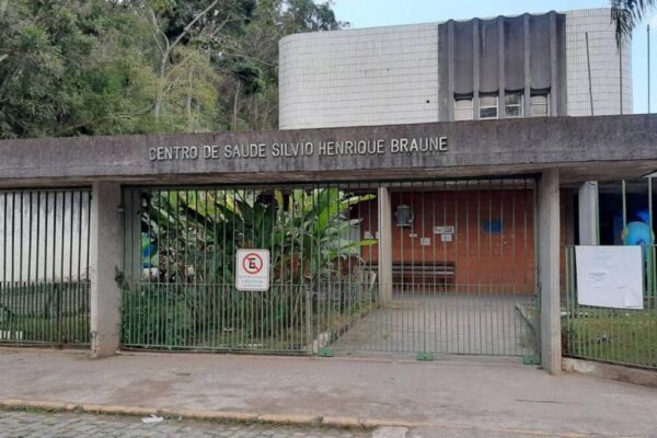 Idoso morre no Posto de Saúde Silvio Henrique Braune - Posto do Suspiro em Nova Friburgo - Foto Paula Valviesse