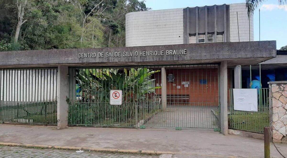 Idoso morre no Posto de Saúde Silvio Henrique Braune - Posto do Suspiro em Nova Friburgo - Foto Paula Valviesse