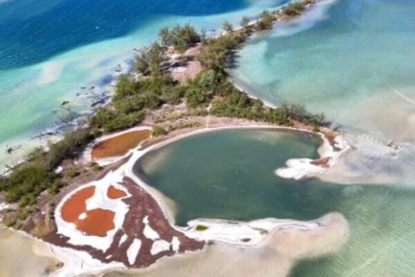 Ilha do Amor e Lagoa Azul são dois paraísos de Arraial do Cabo, na Região dos Lagos - Foto Reprodução