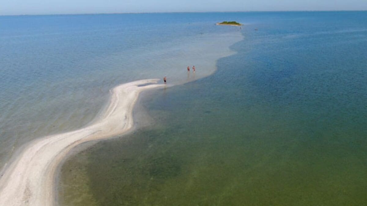 Ilha do Boi em São Pedro da Aldeia é um lugar paradisíaco no litoral da região dos lagos do RJ