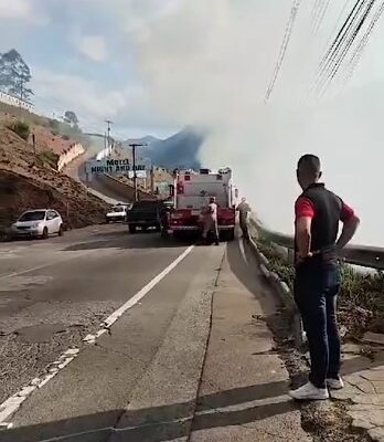 Incêndio em Córrego Dantas na cidade de Nova Friburgo
