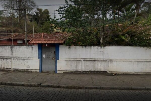 Fachada do Colégio Odette Pena Muniz, em Nova Friburgo