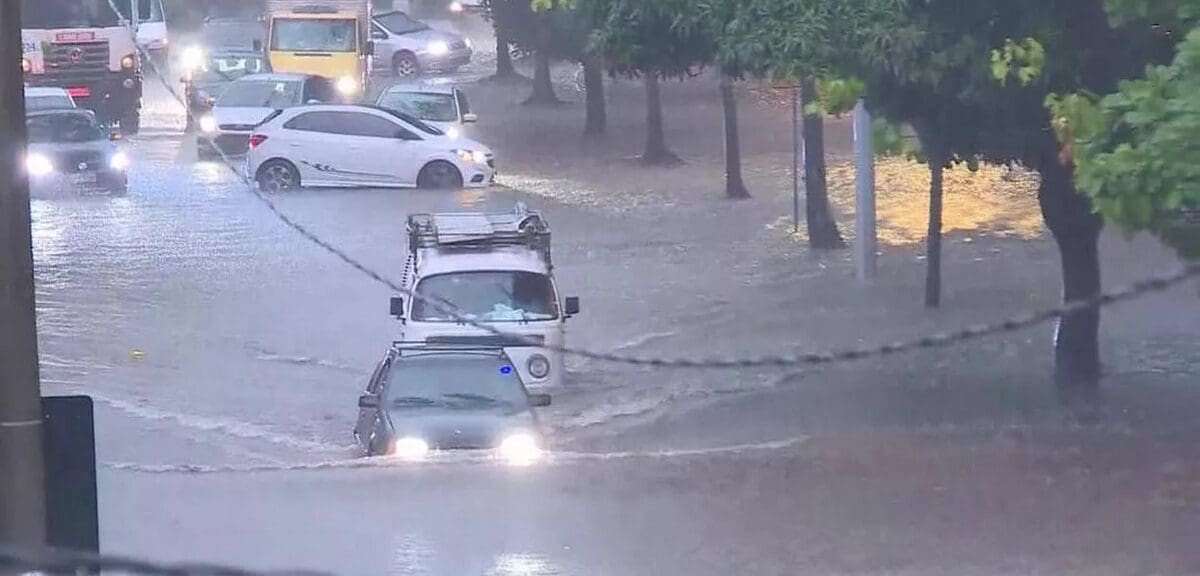 Inmet alerta para chuvas intensas em boa parte do Estado do RJ