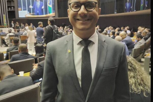 Johnny Maycon Prefeito de Nova Friburgo pediu para imprensa destacar feitos de sua gestão
