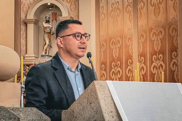 Johnny Maycon e Jorge Leite terão que se explicar sobre suposto abuso de poder religioso em culto evangélico