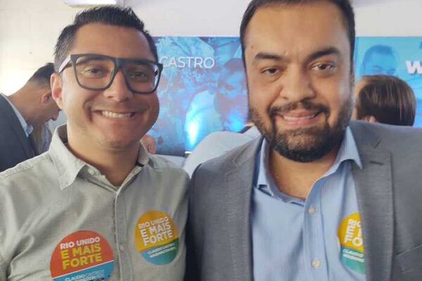 Prefeito de Nova Friburgo e Governador Cláudio Castro, posam juntos para foto