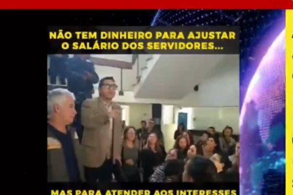 Então vereador, atual prefeito de Nova Friburgo, Johnny Maycon, discursou em prol dos educadores em 2019