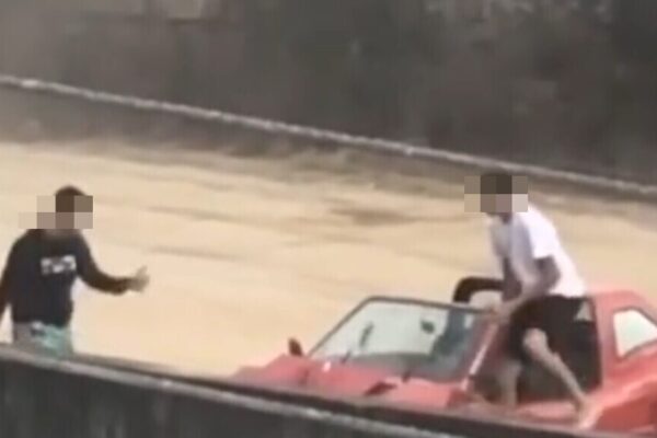 Jovens batem carro em Conselheiro Paulino em Nova Friburgo