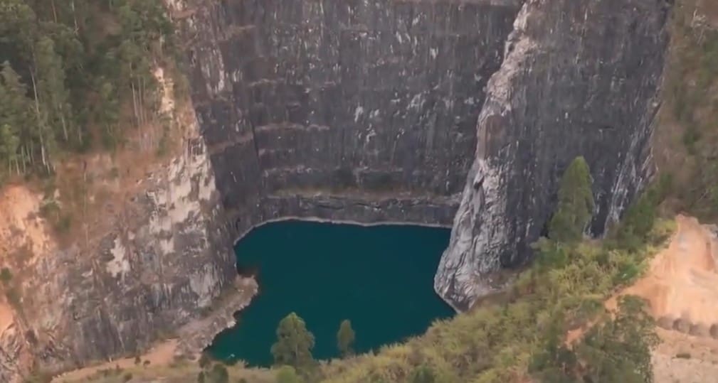 Lagoa escondida em meio a antiga pedreira em Nova Friburgo - Imagens Luiz Felipe Torres - Agência Di Torres