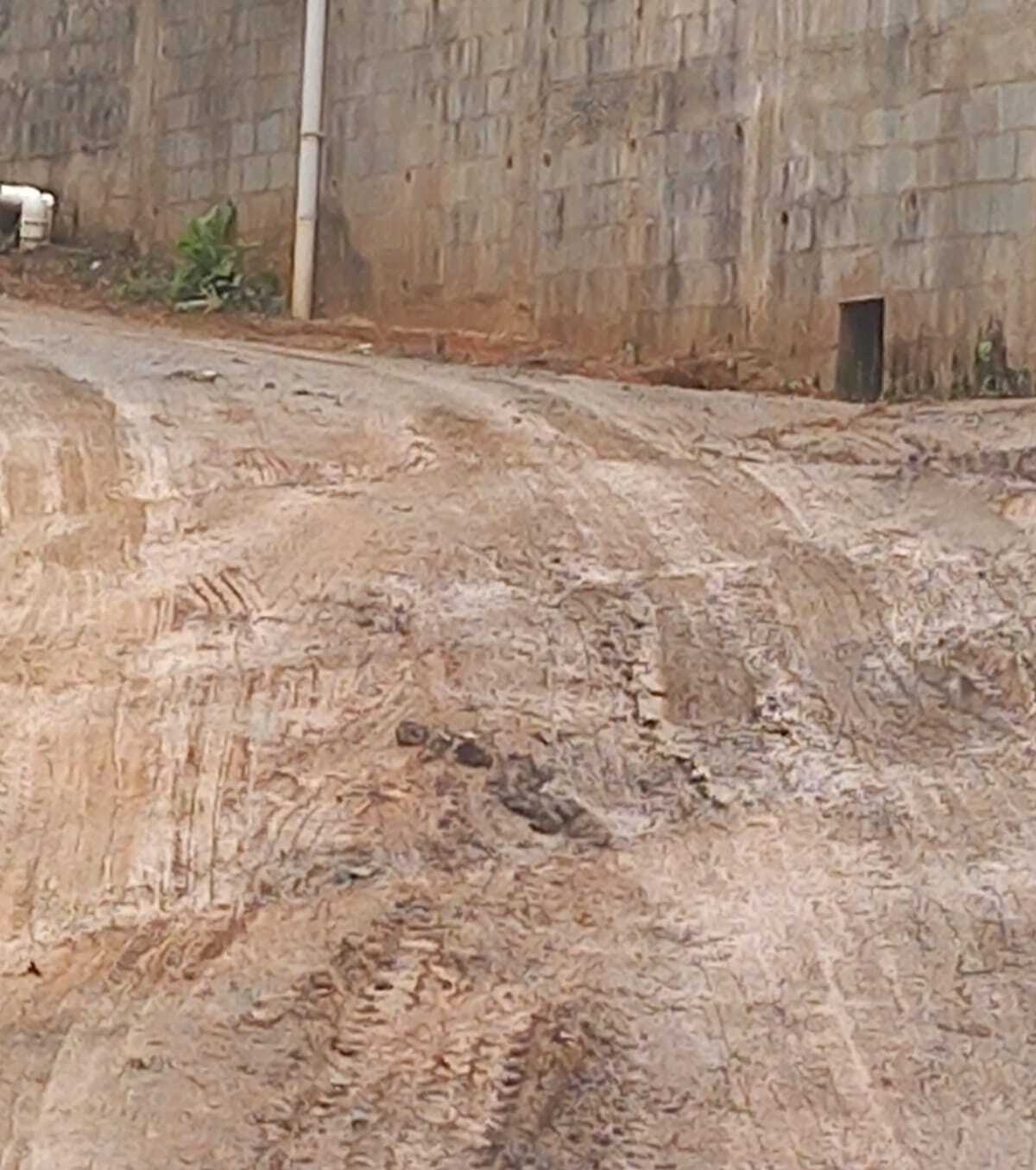 Lama em estrada de Nova Friburgo prejudica motoristas