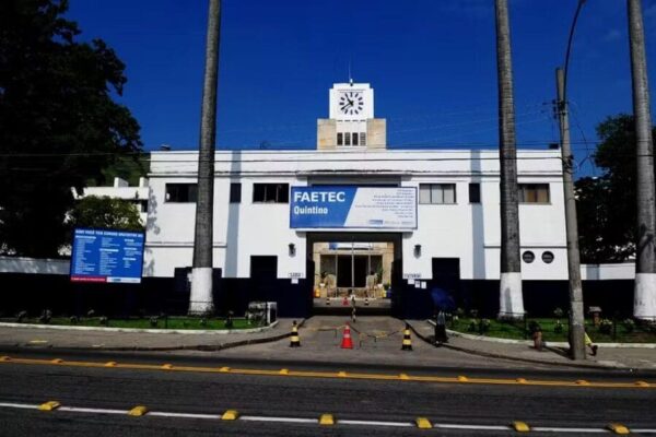Mãe de aluno da Faetec de Quintino é baleada no Rio de Janeiro