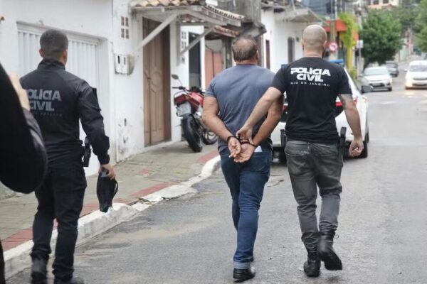 Médico Cardiologista é preso após denúncias de maus-tratos em Arraial do Cabo — Foto Imagens Vanessa Rodrigues, Gabriel Aguiar e Leonardo Sandre PMAC