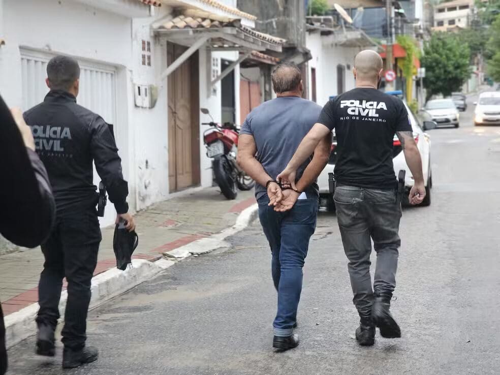 Médico Cardiologista é preso após denúncias de maus-tratos em Arraial do Cabo — Foto Imagens Vanessa Rodrigues, Gabriel Aguiar e Leonardo Sandre PMAC