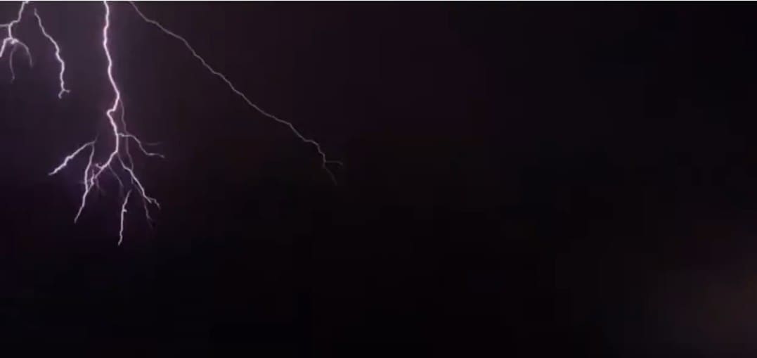 Megatrovão atinge Nova Friburgo na noite de segunda-feira 2 de dezembro