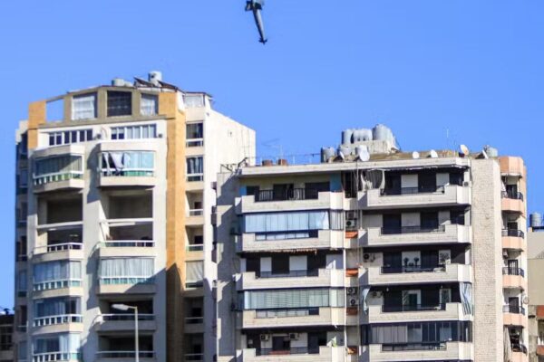 Míssil antes de atingir prédio em Beirute no Líbano enviado por Israel