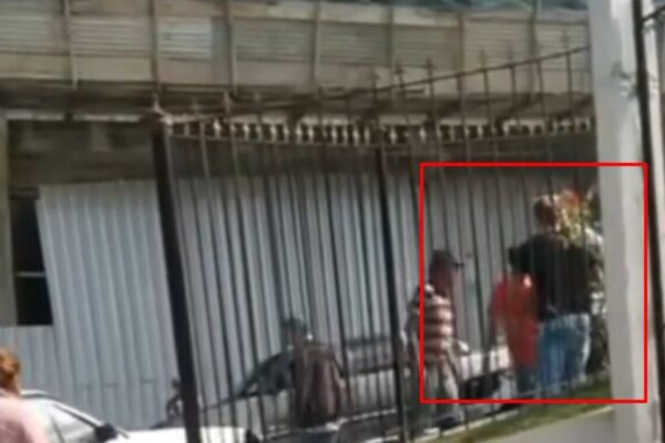 Momento tenso mostra dois homens discutindo e se xingando após batida de carros em Nova Friburgo