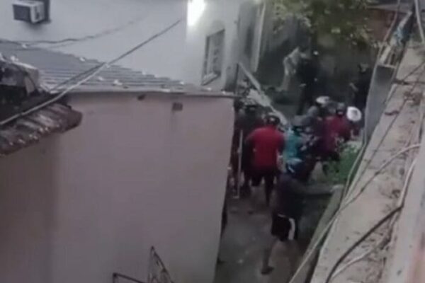 Motoboys se vingam após colega ser espancado por fortão no Rio de Janeiro