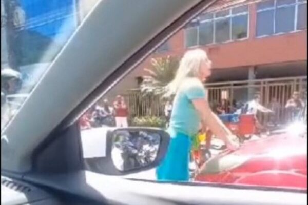 Mulher é arrastada por quase 300 metros em briga de trânsito no Leblon na cidade do Rio de Janeiro
