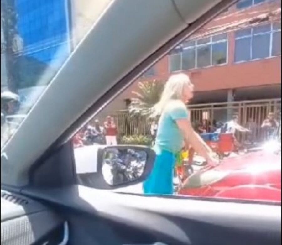 Mulher é arrastada por quase 300 metros em briga de trânsito no Leblon na cidade do Rio de Janeiro