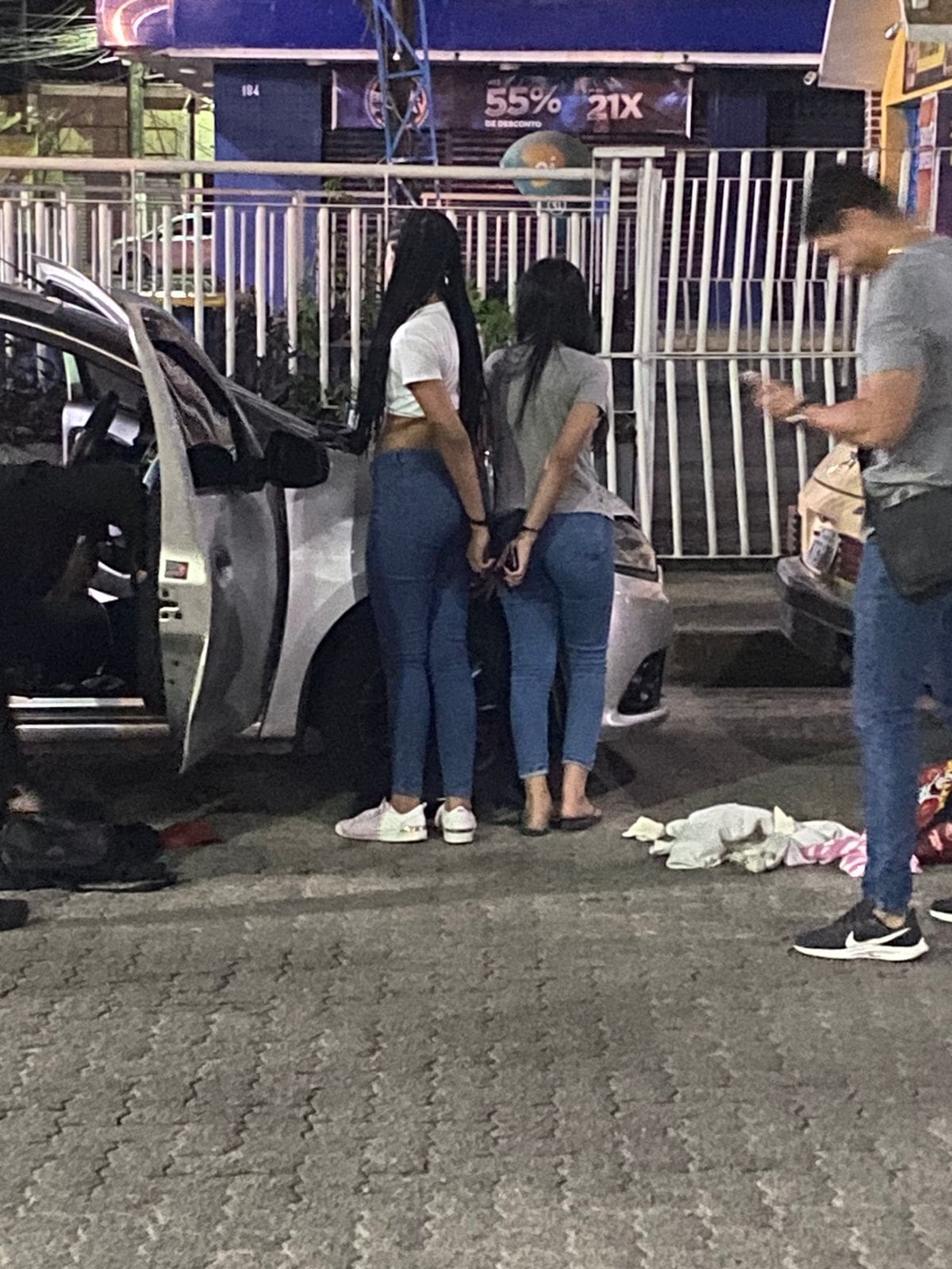 Mulheres assaltam drogaria em Cachoeiras de Macacu (1)