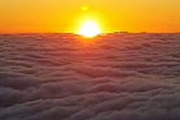 Nascer do Sol em Nova Friburgo do alto do Pico da Caledônia