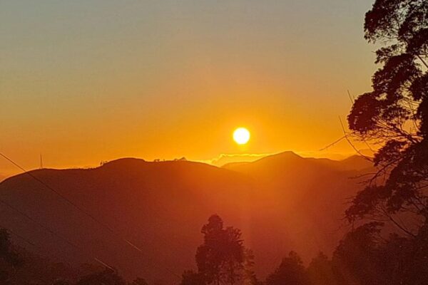 Nascer do sol em Nova Friburgo - Amanhecer no Estado do RJ no inverno - Frio Rio de Janeiro - Foto Paulo Braga Junior (1)
