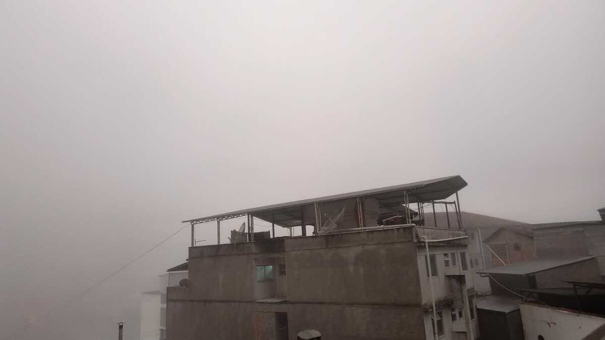 Nevoeiro cobre Nova Friburgo na manhã desta quarta-feira - Imagens de frio intenso - Foto Guilherme Alt (2)
