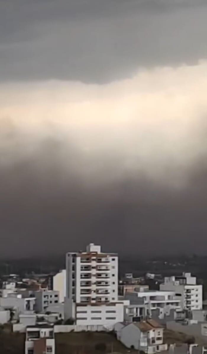 Nuvem de poeiras em Volta Redonda assusta moradores
