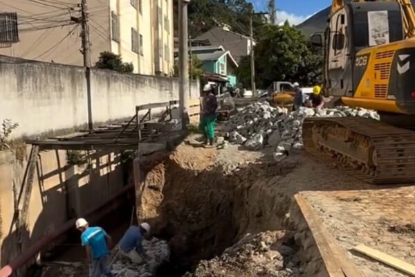 Obra da calçada da Rua Teresópolis na Vila Amelia em Nova Friburgo ainda não tem previsão de acontecer